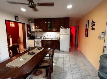 Casa · 300m² · 4 Ambientes · C1103 - Casa Remodelada en Venta Z/ Av Fangio