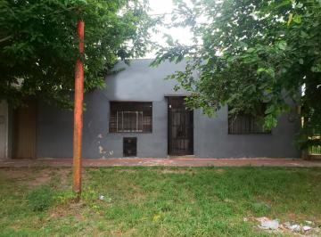 Casa · 120m² · 5 Ambientes · 2 Cocheras · Casa en Venta - 2 Dorm. 1 Baño - Cocheras - 200 m² - Los Hornos