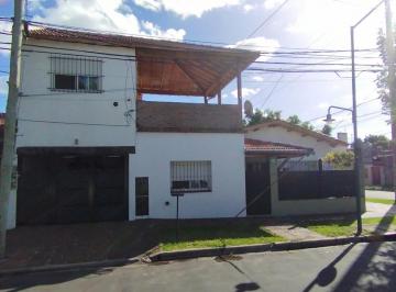 Casa · 210m² · 5 Ambientes · 2 Cocheras · Dos Propiedades de Tres Ambientes en El Mismo Lote