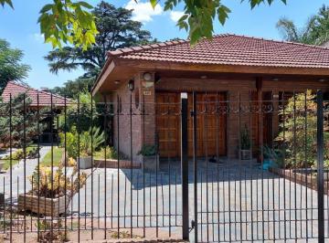 Casa · 871m² · 5 Ambientes · 1 Cochera · Casa en Venta en Moreno, Cerca a Autopista
