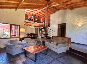 Casa · 250m² · 5 Ambientes · 1 Cochera · Venta Casa 5 Amb en Pinos de Anchorena Gran Lote!