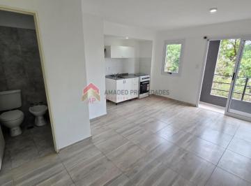 Departamento · 20m² · 1 Ambiente · Impecable Monoambiente Al Frente 2do Piso con Balcon, Excelente Ubicacion: San Martin 1902 Banfield