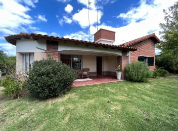 Casa · 210m² · 4 Dormitorios · Venta - Casa