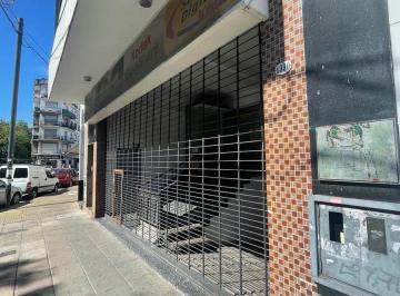 Local comercial · 170m² · 1 Cochera · Local en Monte Castro con Patio y Garage
