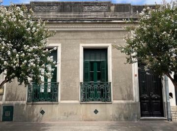 Casa · 150m² · 4 Ambientes · Venta - Casa