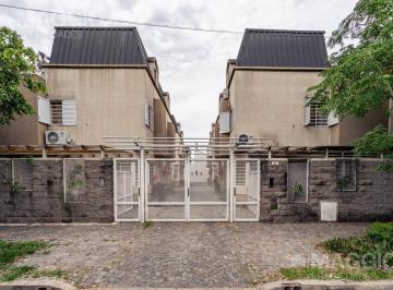 Casa · 110m² · 4 Ambientes · 1 Cochera · Casa Venta en Villa Sarmiento