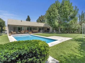 Casa · 231m² · 6 Ambientes · 3 Cocheras · Casa en Venta de Una Planta en Barrio Cerrado Las Liebres