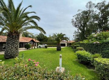Casa · 350m² · 6 Ambientes · 3 Cocheras · Importante Residencia en Parque Luro - 6 Ambientes