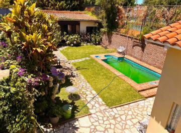 Casa de 5 ambientes, San Isidro · Chalet S/lote de 10x41 Ubicado a 3 Cuadras de La Av Santa Fe. con Jardín, Piscina