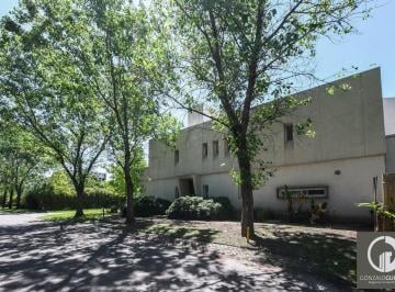 Casa · 293m² · 7 Ambientes · 2 Cocheras · Casa en Barrio Privado Los Pasos 1 - Fisherton - 4 Dorm. - Quincho - Pileta