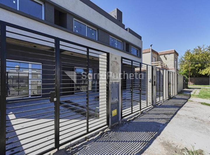 Desarrollo vertical · Venta Duplex - Casa Jorge Luis Borges 1576 - Moron
