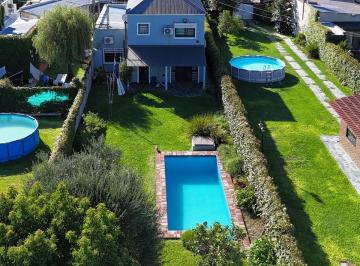 Casa · 200m² · 6 Ambientes · 2 Cocheras · Casa en José Hernández