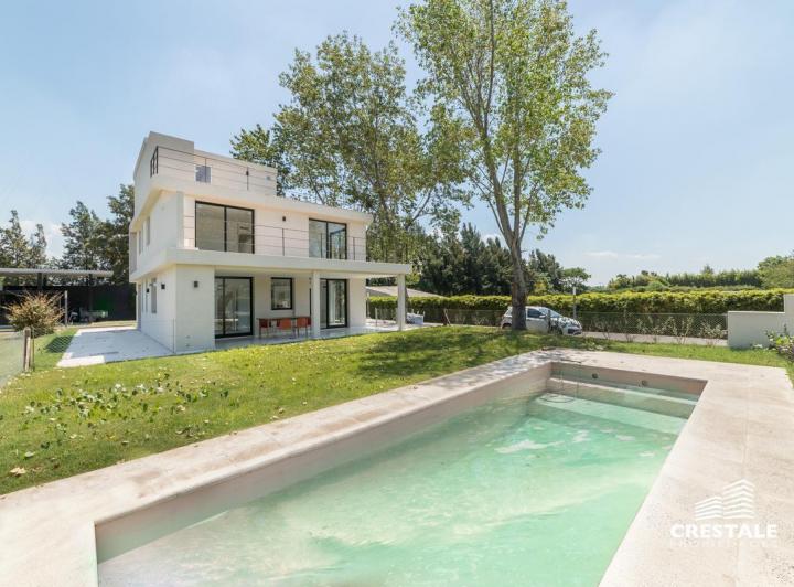 Casa · 240m² · 5 Ambientes · 2 Cocheras