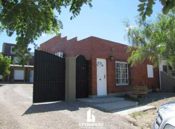 Quinta vacacional · 260m² · 5 Ambientes · Openhouse Inmobiliaria Ofrece Oportunidad Única de Inversión en La Patagonia!