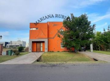 Casa · 140m² · 4 Ambientes · 2 Cocheras · Alquilercasa - Altos de Campo Grande - Pilar - Dos Plantas - Pileta