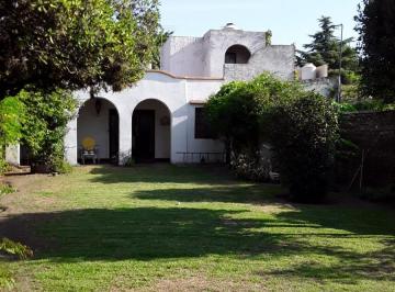 Casa · 210m² · 4 Ambientes · 1 Cochera · Casa en Venta Burzaco
