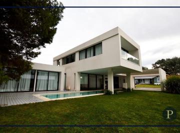 Casa · 400m² · 6 Ambientes · 2 Cocheras · Chalet 6 Ambientes en Rumenco