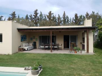 Casa · 160m² · 7 Ambientes · 3 Cocheras · Casa en La Comarca