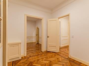 Departamento de 6 ambientes, Balvanera · Impecable Semipiso en Av Corrientes y Av Callao.