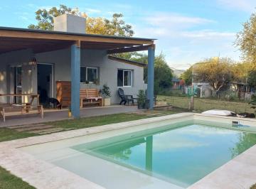 Casa · 127m² · 3 Ambientes · 2 Cocheras · "Casa a Estrenar en Villa Parque Siquiman"
