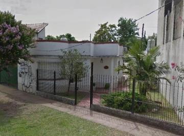 Casa de 4 ambientes, Ituzaingó · Casa Americana a Seis Cuadras de La Estación Ituzaingó