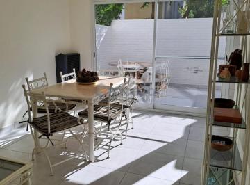 Departamento · 65m² · 3 Ambientes · Duplex en Pinamar Para 6. Comodidad y Ubicacion Perfecta - 2 Dorm. con Patio y Parrilla