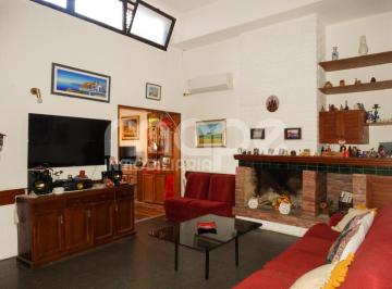 Casa de 8 ambientes, Uruguay · Venta de Hermosa Casa de 2 Pisos, 6 Dorm., 3 Baños en Barrio Parque Batlle