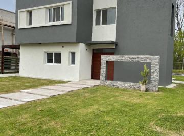 Casa · 175m² · 4 Ambientes · Casa en Venta en Barrio Acacias, Puertos del Lago, Escobar.