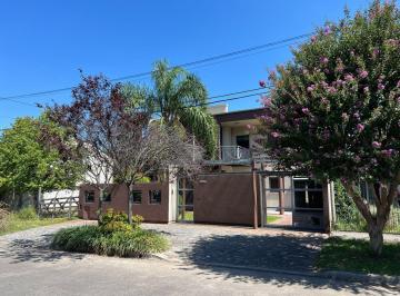 Casa · 170m² · 7 Ambientes · 1 Cochera · Casa a La Venta en Barrio El Mirador