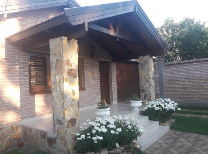 Casa · 175m² · 6 Ambientes · 1 Cochera