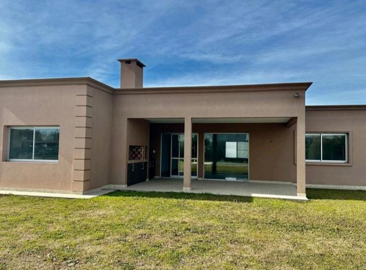 Casa · 150m² · 3 Ambientes · 2 Cocheras