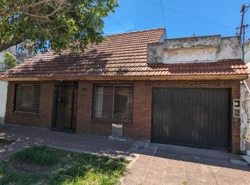 Departamento · 60m² · 4 Ambientes · 1 Cochera · PH Tipo Casa en Venta - B de Astrada 3620, m Chingolo Lanus