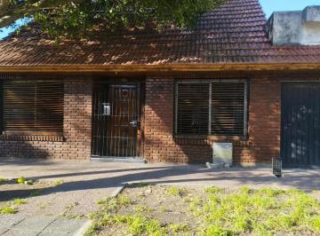Departamento · 60m² · 4 Ambientes · 1 Cochera · PH Tipo Casa en Venta - B de Astrada 3620, m Chingolo Lanus