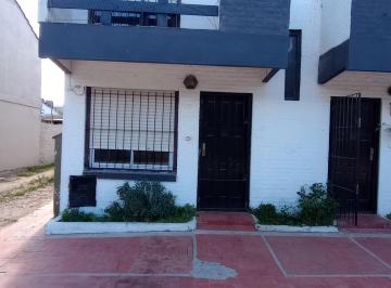 Casa de 3 ambientes, Mar del Plata · Retasado! Duplex 3 Amb con Patio - Espacio Guardacoche