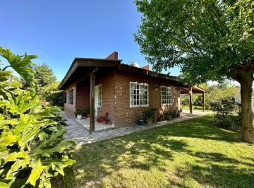 Casa · 135m² · 3 Ambientes · 2 Cocheras · Casa en Venta en Loma Verde ID 5236