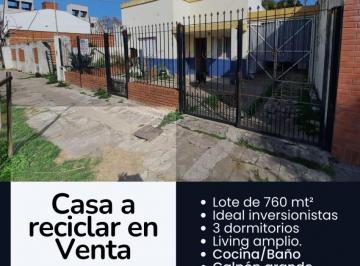 Casa · 140m² · 4 Ambientes · Casa de 3 Dorm. a Reciclar en Bolivar 535 - Amplio Lote