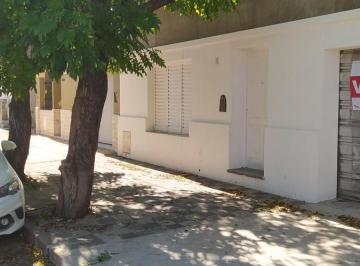 Casa · 128m² · 6 Ambientes · 2 Cocheras · Casa en Barrio General Bustos - 3 Dorm. - Cochera