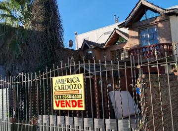 Casa · 130m² · 4 Ambientes · Chalet 4 Amnbientes, Merlo