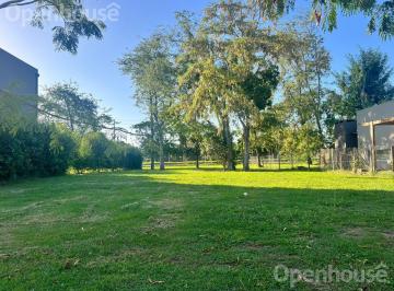 Casa · 669m² · Terreno en Santa Guadalupe Pilar del Este