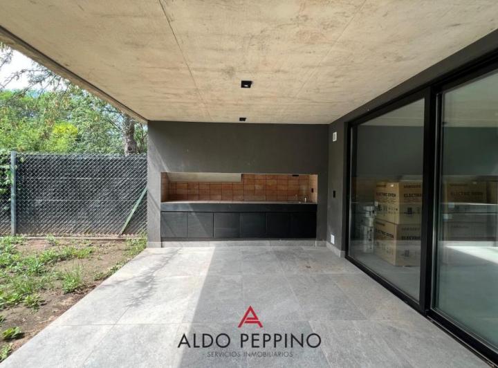 Casa · 198m² · 3 Ambientes · 2 Cocheras