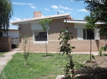 Casa · 93m² · 4 Ambientes · 1 Cochera · Casa Villa del Dique 50 m de Plaza Elias Ramirez