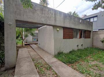 Casa · 70m² · 3 Ambientes · 3 Cocheras · Casa en Venta en City Bell - 458 E/ 23 y 24