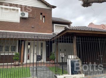 Casa · 253m² · 6 Ambientes · 3 Cocheras · Venta Excelente Casa en La Mejor Zona de Castelar
