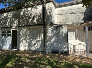 Casa · 105m² · 5 Ambientes · 1 Cochera · Casa en Venta Reconquista Dentro de Los Bvs