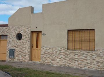 Casa · 90m² · 4 Ambientes · 3 Cocheras · Casa en Venta - 3 Dorm. 1 Baño - 90 m² - La Plata