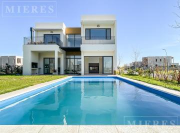 Casa · 196m² · 4 Ambientes · 1 Cochera · Casa en Venta Sobre Lote Interno en Barrio Araucarias Puertos