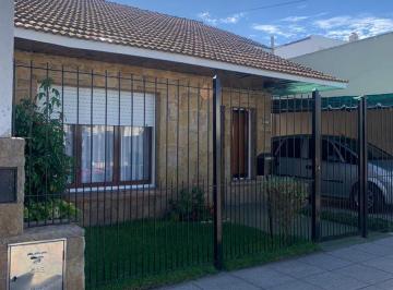 Casa · 160m² · 4 Ambientes · 1 Cochera · Casa en San Carlos