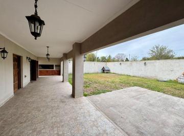 Ubicada en la esquina de Rivadavia y calle 544, en zona residencial próxima a Av · Casaquinta Rivadavia 2355 (Esquina 544)
