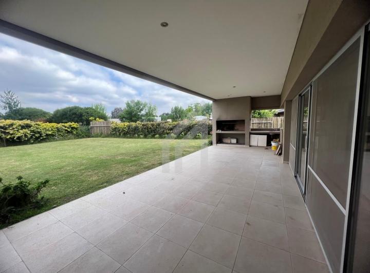 Casa · 167m² · 4 Ambientes · 1 Cochera