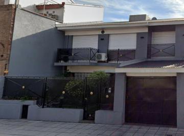 Casa de 5 ambientes, Lanús · Venta de Casa con Garage Cubierto Lanús